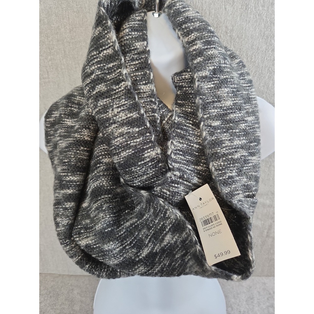 Ann Taylor Heather Gray Infinity Scarf Wide Chunky Knit Fuzzy Soft Gift NEW
